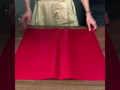 Een populair papier van vaste kleur met een klein rond boeket wikkelpapier, bloemenwinkel bloemenkunst, vers