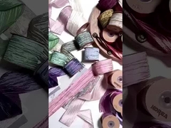 Perlenkleurige gerimpelde riem