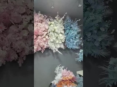 Volle hemel met bladeren, sterrengroene planten, gesimuleerde bloemen, esdoornbladeren, bruiloftsversiering, honing