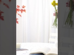 Simulatie bloemen met een high-end en realistisch gevoel, gebundeld met gouden ballen, hotel zachte decorati