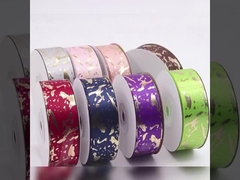 Geschenkverpakking met foliedruk lint