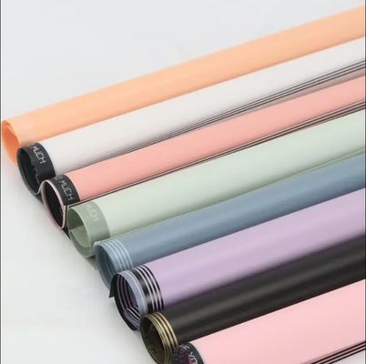 Goede prijs. Verpakkingspapier met gestreepte gouden rand van 57*57 cm voor cadeau's online