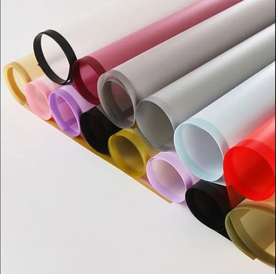 kopen Bloemenwinkel Verpakkingspapier Op maat gemaakte kleur Plastic Flower Wrap Matte Edge Waterdicht online manufacture
