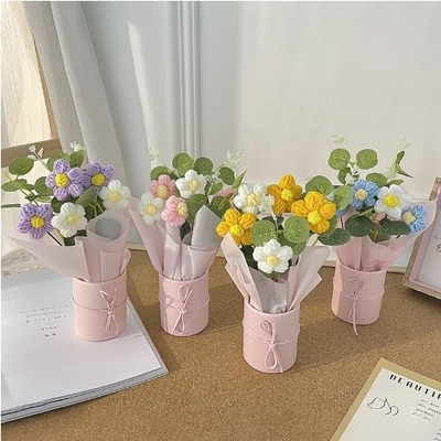 Goede prijs. Vrouwendag geschenk Godinnendag Plush Flower Draagbare Hug Bucket Flower Handgeweven Boeket in Meerdere Kleuren online