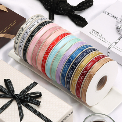 kopen 1cm Kleine geurige geprinte polyester lint Customized logo bloemen verpakking lint Kleur lint verjaardag cake box band online manufacture