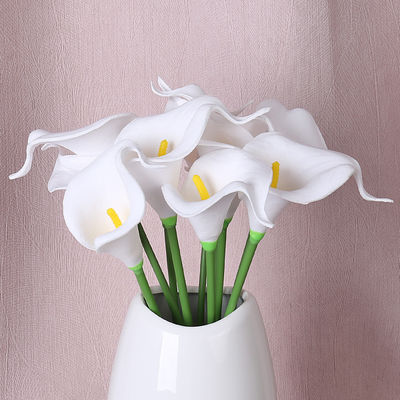 kopen Grensoverschrijdende groothandel in gesimuleerde handgevoelens PU calla lelie boeketten, kunstbloemen, plastic bloemen, bruiloft woonkamer decoratie en tentoonstelling bloemen online vervaardiging
