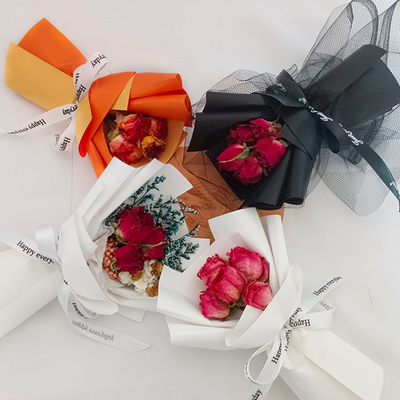 kopen INS Stijl Creatief Mini Boeket Natuurlijke rode rozen Gedroogde bloemen Bruiloftsfeest Geschenk 520 Liefde Volksdag souvenir online manufacture