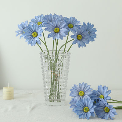 kopen Drie stukken van kunstzijde stof gemaakt van zomerkrisanthemum kunstbloemen voor thuis bruiloft decoratie, met een high-end gevoel, zijn afgewerkte kunstbloemen online vervaardiging