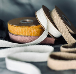 Goede prijs. Handgemaakte Koreaanse stijl polyester lint hol konijn fluweel webbing voor doe-het-zelf haar accessoires en bloemen boeketten online
