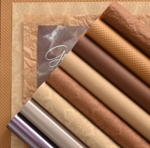 kopen Herfst- en winterkoffiekleurig bloemenverpakkingspapier in reliefs online manufacture
