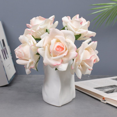 kopen High-end simulatie bloem met hydraterende en hydraterende roos boeket, met een 5-kop gekrulde rand, versierd met nep bloemen voor bruiloften online manufacture