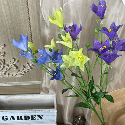 Goede prijs. Kleine Campanula simulatie kunstmatige kunstmatige bloem bundel zijde bloem kunstmatige plastic bloem high-end woonkamer decoratie bruiloft bloemenarrangement online