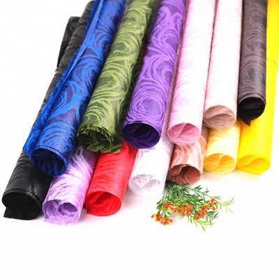 kopen Rekupereerbare 3D In reliëf gemaakte Niet-geweven Valentijnskaarten Rose Gift Wrapping Paper Roll 58cm online manufacture