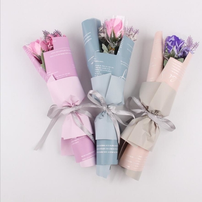 Goede prijs. OEM / ODM mat cadeaupapier rol waterdicht voor geschenkverpakking online