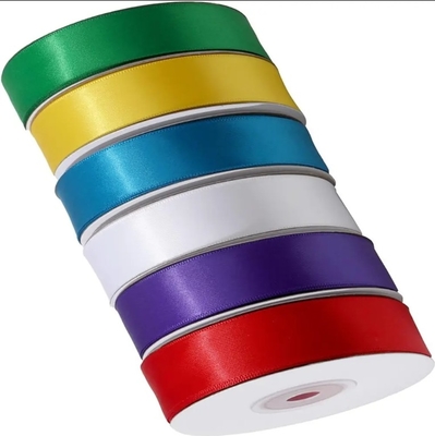 Goede prijs. Groothandel Fabriek Liston Satin Ribbon Roll Solid Color Decorative Polyester Ribbon Tapes voor cadeauwrap online