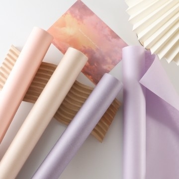 Veelkleurig papier Kraftpapier Verdicht bruiloftsbloemen Verpakkingsmateriaal met een mooie taaiheid en puur kleurontwerp