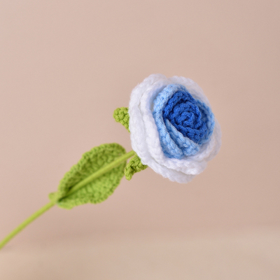 Goede prijs. Handgemaakte gebreide kunstbloemen, bloemenboeketten, zelfgemaakte garenbrei, handgemaakte bloemenarrangementen online