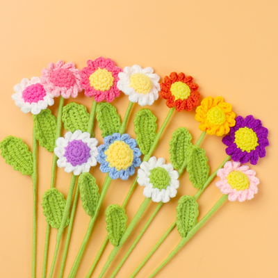 Goede prijs. Meerdere kleuren Handgemaakte Crochet Daisy Flower Bouquet Creatieve kunstmatige bloemen Perfecte Valentijnsdag cadeau voor beste vriend online