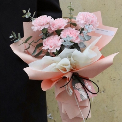 Goede prijs. Verpakkingspapier en verpakkingspapier voor het verpakken van bloemen online