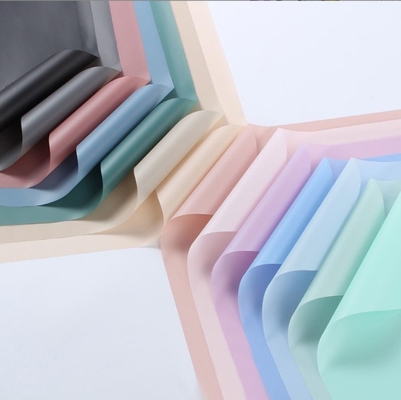 Goede prijs. Zacht lichtmatte papier, bloemenverpakkingspapier, halfdoorzichtig waterdicht, solide kleur Koreaans gewoon papier, matte papier, moederdag fabriek groothandel online
