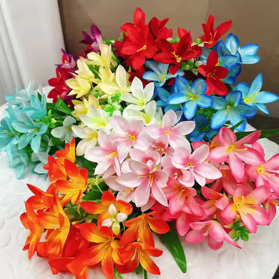 Goede prijs. Fabrikanten Directe verkoop kunstmatige lelie bloem boeket Hot Sale Home Decoration Wedding Celebration Fake Flower Boeket online