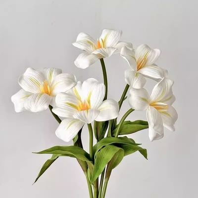Goede prijs. Kunstbloemen van tulpen, bruiloftsornamenten, nepbloemen, foto's, decoratieve bloemen online