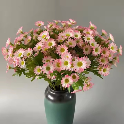 Goede prijs. Marguerite Flower Daisy Bouquet Zijde Kunstmatige Daisy Bloemen Valentijnsfeest Bloemen Bruiloftsdecoratie Kamille online
