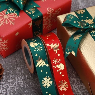 Goede prijs. Fabrikant levert gedrukte polyesterbanden, kerstsneeuwvlokkenbanden, cadeaubanden, DIY kerstverpakkingsbanden online