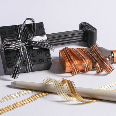 Goede prijs. Gouden rand, zilveren rand, gestreepte sneeuw gaas, rand gaas, middelste sectie lint, DIY bloemen cadeau verpakking, bruiloft lint, kleurrijk lint online