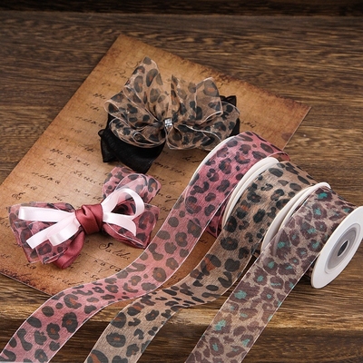 Goede prijs. Leopard print sneeuw lint DIY handgemaakte boog haar accessoires geweven lint stro hoed schoenveters maken accessoires cadeau doos verpakking lint online