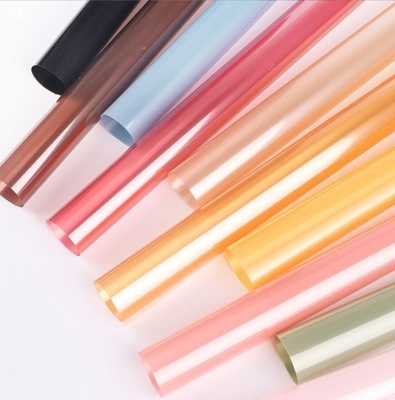 Goede prijs. Kleurrijk cellophane OPP-gelliefilmverpakkingspapier, bloemenverpakkingspapier, boeketverpakkingsmaterialen, waterdichte bloemenwinkelmaterialen online