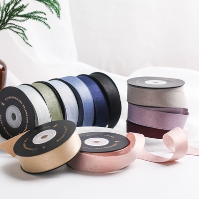 Goede prijs. Mat patroon sneeuwvlokkengordel DIY boog haar accessoires boeket verpakking fluweelgordel kleding accessoires dubbelzijdige fluweelgordel online