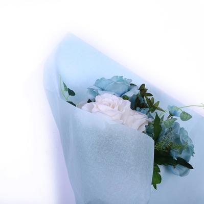 Goede prijs. Kleurpapier voor het kopiëren, binnenste voeringspapier voor kledingzakken, peerpapier, papier voor het inpakken van bloemen en papier voor ambachtelijk gebruik online