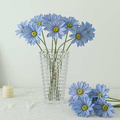 Goede prijs. Drie stukken van kunstzijde stof gemaakt van zomerkrisanthemum kunstbloemen voor thuis bruiloft decoratie, met een high-end gevoel, zijn afgewerkte kunstbloemen online