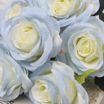 Goede prijs. IJssymulatie van blauwe roos bloemvaas, decoratie van de woonkamer, boeketarrangement, roossimulatie bloemboeket, high-end simulatie bloem online