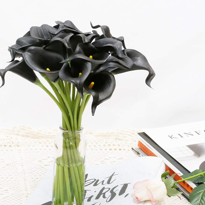 Goede prijs. Fabrieksdirecte verkoop van unieke mini-calla-lelies van PU, kunstbloemen, groothandel in bloemen voor bruiloft en feest online