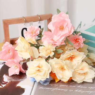Goede prijs. Groothandel van driehoofdige westerse narcissen gesimuleerde bloemen bruiloft bloemenmateriaal zijde bloemen bruiloft vloer bloemen arrangement nep bloemen versiering door fabrikanten online