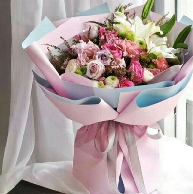 Goede prijs. Groothandel in tweekleurig waterdicht Ouya-verpakkingspapier, verpakkingspapier voor bloemenboeketten, dubbelzijdig materiaal, verpakkingspapier voor geschenken van bloemenkunst online