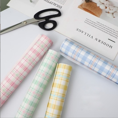 Goede prijs. Twee-kleurige geruite retro Ouya-papier omwikkeld bloemenpapier geruite cadeau bloemen verpakking boeket verpakkingspapier groothandel online