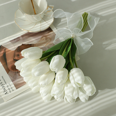 Goede prijs. Bouquets tulpen, nepbloemen, gesimuleerde bloemen, decoratie van de woonkamer, bloemenarrangementen, zijdebloemen, plastic bloemen, tafelbloemen, bloemenarrangementen online
