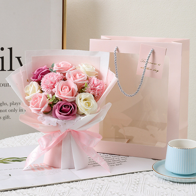 Goede prijs. Praktisch Valentijnsdag cadeau, verjaardagscadeau voor vriendin en beste vriend, rozenzeep, 11 bloemen, handtas boeket groothandel online