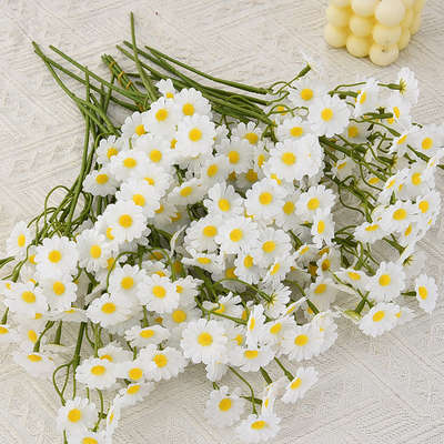 Goede prijs. Daisy boeket met valse bloemen, Europese stijl eetkamer tafel decoratie bloemen, gedroogde kamille boeket, wilde chrysanthemum imitatie bloemen online