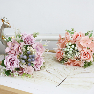 Goede prijs. Simulatie van bloemen, bessenhoeken, rozen, woonkamerversiering, nepbloemenboeketten, bruiloftsbloemen, fotorequisites, fabrikant groothandel online