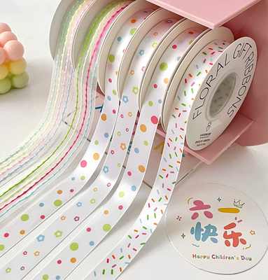 Goede prijs. Witte/ aangepaste kleuren Internationale kinderdag snoep Cacao lint Bloem boeket Boog stropdas Bloem Handwerk DIY materiaal online
