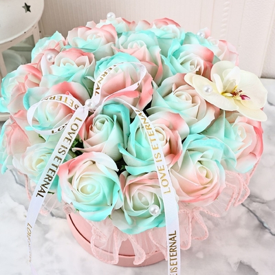 Goede prijs. Rozen zeep bloem knuffel emmer geschenkdoos, Qixi Festival Valentijnsdag cilindrische bloemstuk emmer, Lerarendag bloemkunst geschenkdoos, boeket emmer online