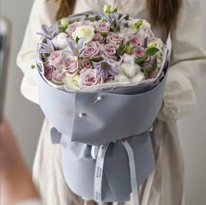 Goede prijs. Waterdicht Koreaans geborduurd papier voor Kafin-papier Bloemenkunst Verpakking 58*58cm Plastic Ronde boeket online