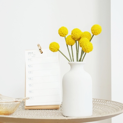 Goede prijs. Simulatie bloemen met een high-end en realistisch gevoel, gebundeld met gouden ballen, hotel zachte decoratie bloemenmaterialen, grensoverschrijdende hot selling DIY bloemenboeketten en nep bloemen online