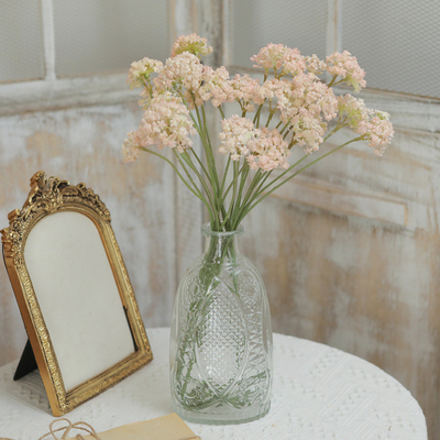 Goede prijs. Simulatie van bloemen, smaragdkralen, geborduurde ballen, nepbloemen, decoratie van hotels, kunststofbloemen, eettafels, bloembukjes, bloemenarrangementen voor thuisbestelling, groothandel en detailhandel online