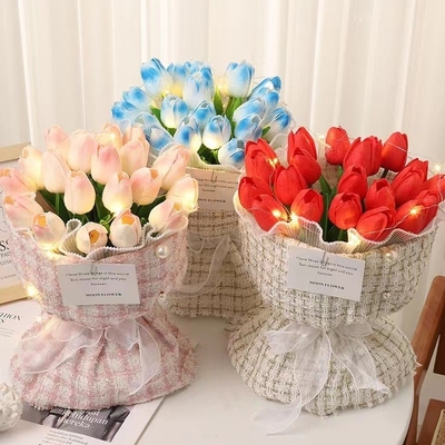 Goede prijs. Een voltooide kunstbloem tulp Moedersdag cadeau, een hand-gehouden eeuwige boeket van geurige bloemen is een charmant cadeau voor je vriendin op 20 mei online
