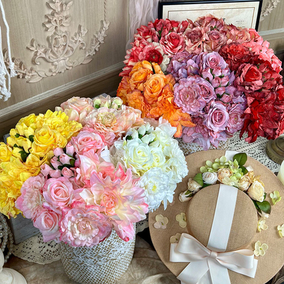 Goede prijs. 16 Kop Combinatie Handheld Boeket Simulatie Fake Bloemen Bruiloftszaal Huisdecoratie Landschap Fotografie Requisiten Bloemenarrangement Ornament online